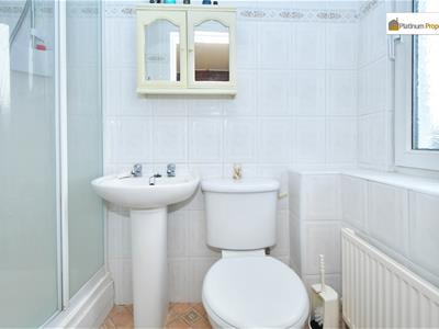 EN-SUITE SHOWER ROOM